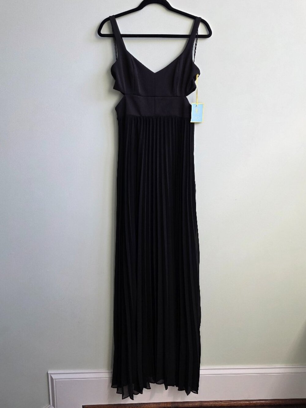 NWT CeCe Black Full-Length Sleeveless V-Neck Dress with Side Cut-Outs, Size 4